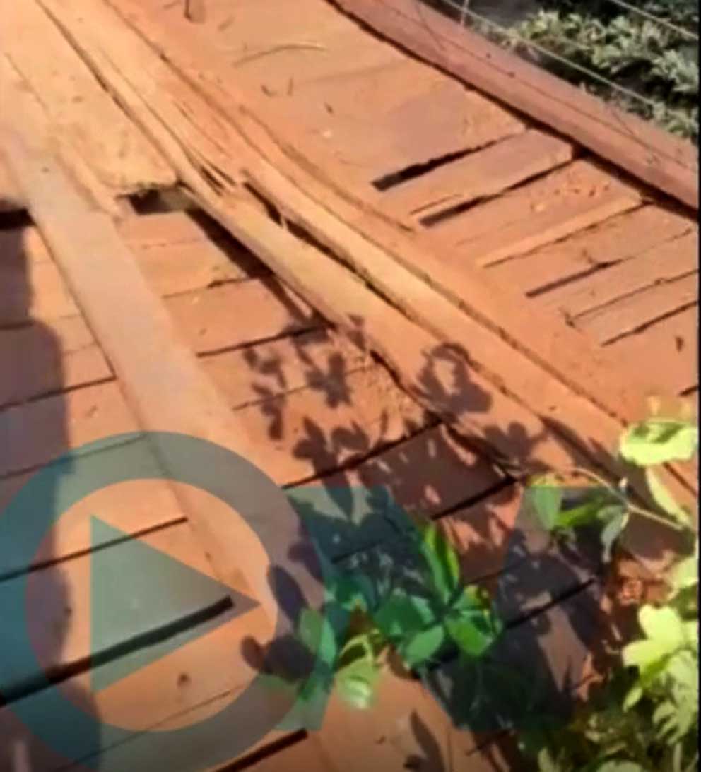 Prefeitura de Amarante questiona vídeos de ponte desabando e ônibus escolar precário, mas deixa brechas