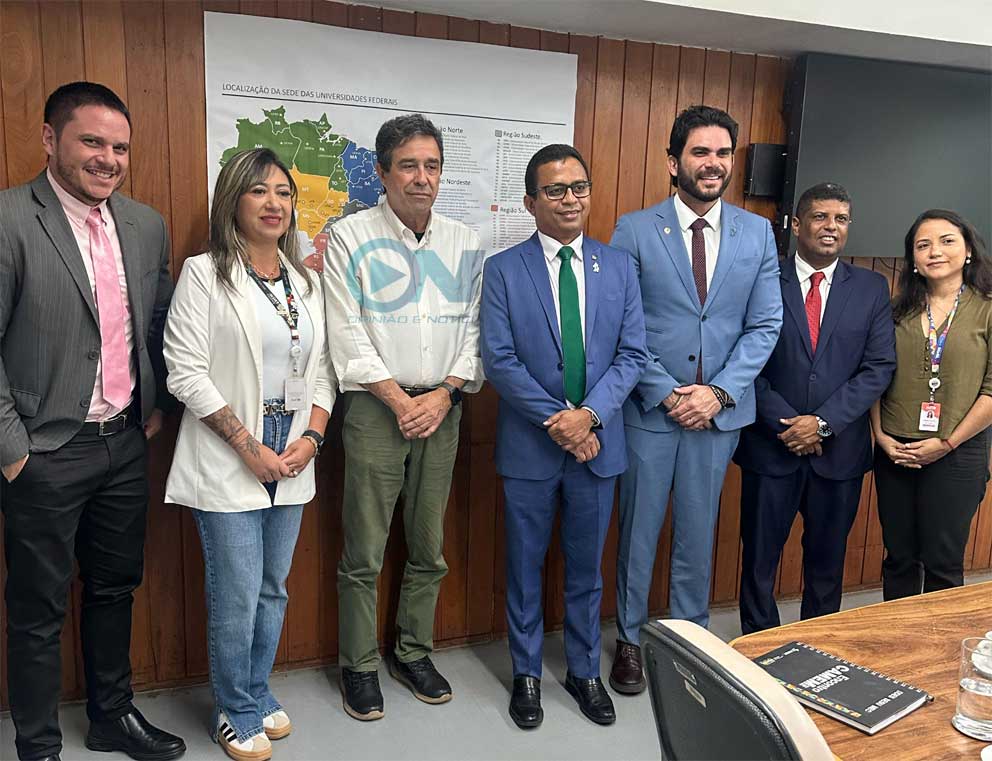 No Ministério da Educação, Deputado Francisco Costa e Dr. Marcus Vinícius discutem implantação do curso de medicina em Floriano