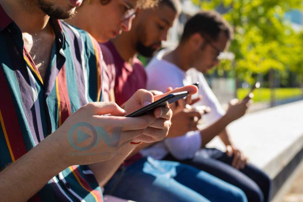 Brasil é o país que mais consome notícias pelas redes sociais