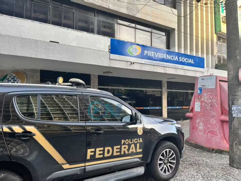 Golpe nos aposentados: PF desmonta esquema bilionário de fraudes no INSS e afasta presidente do órgão