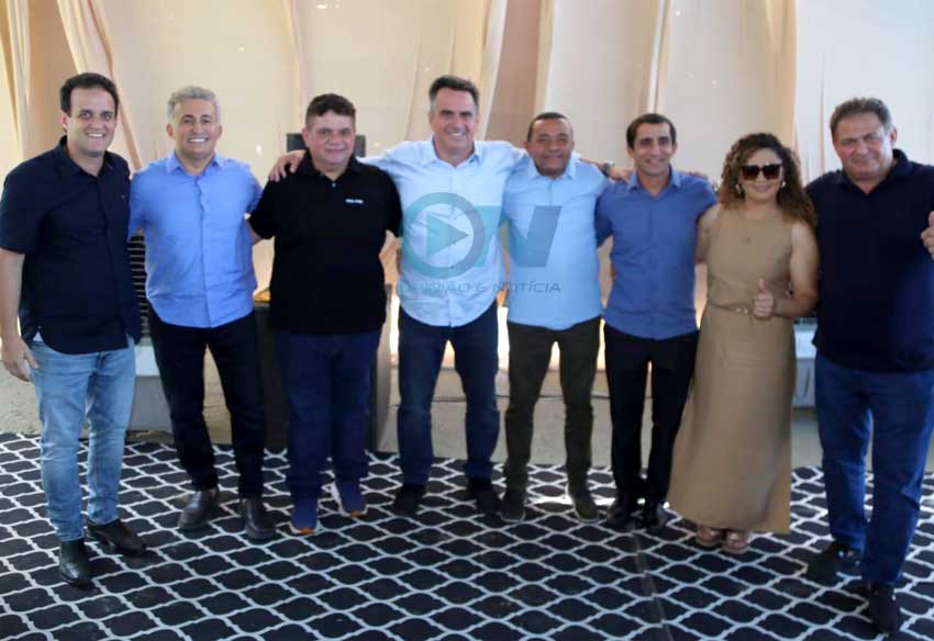 Ciro Nogueira se reúne com prefeitos e lideranças em almoço promovido pelo deputado Fábio Xavier