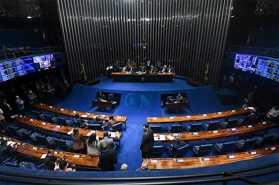 Senado aprova PEC dos Precatórios com novas regras e alívio para estados e municípios