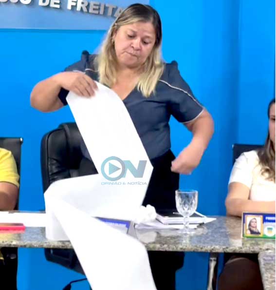 Prefeito de Bom Princípio do Piauí extingue programa social e reduz bolsas estudantis