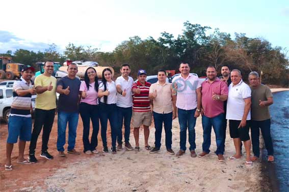 Prefeito Júnior Abreu acompanha início das obras de asfaltamento entre o centro e o bairro Resfriado