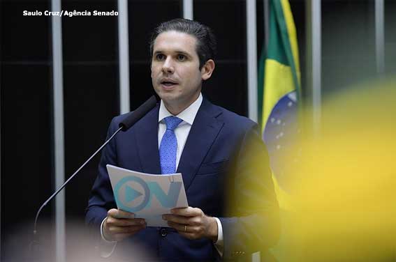 Hugo Motta descarta anistia ampla para o 8 de janeiro e critica atuação de Eduardo Bolsonaro nos EUA