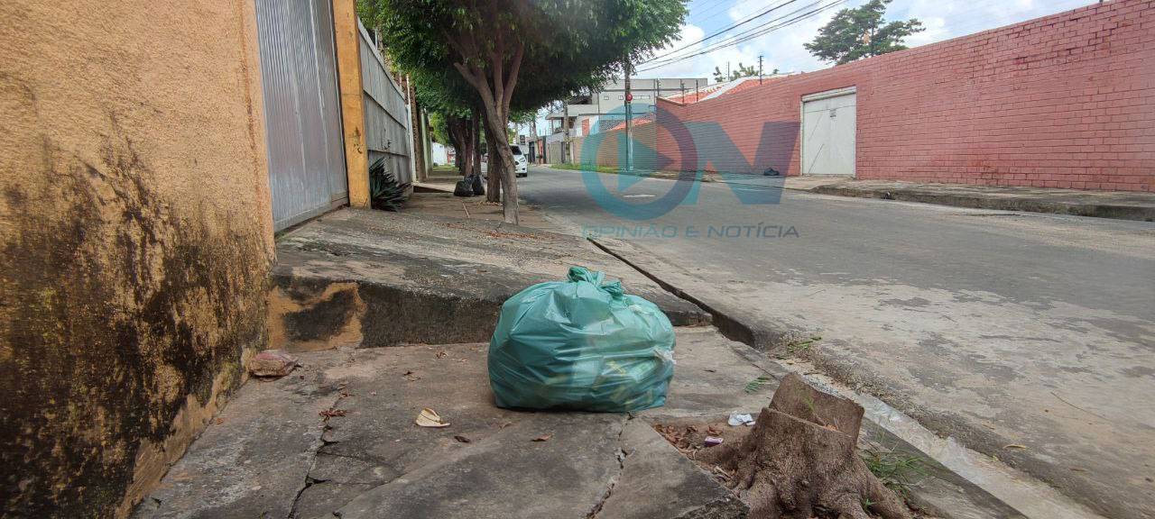 Mesmo sem paralisação dos trabalhadores o lixo se acumula nas ruas de Teresina. Seria uma sabotagem da Recicle/Aurora?