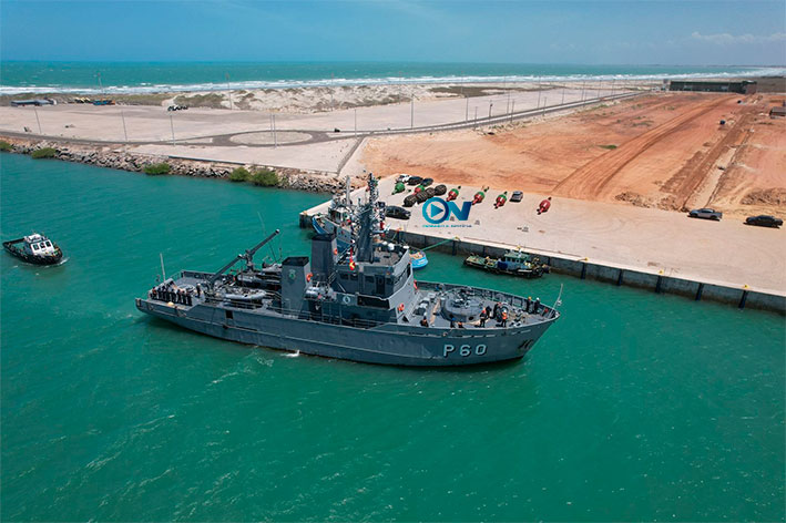 Navio-patrulha Bracuí atraca no cais da Companhia Porto Piauí e terá visitação gratuita sábado (13) e domingo (14)