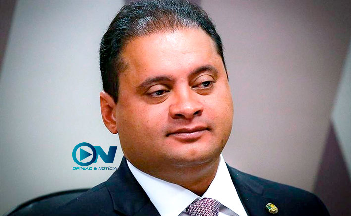 Polícia Federal amplia operação contra fraudes no INSS e mira senador Weverton Rocha (PDT-MA), prende auxiliares e Governo afasta número dois da Previdência