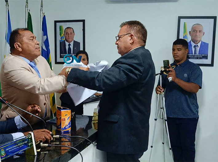 Confusão na Câmara Municipal explode às vésperas de possível cassação do prefeito e disputa pelo poder esquenta em São João da Serra