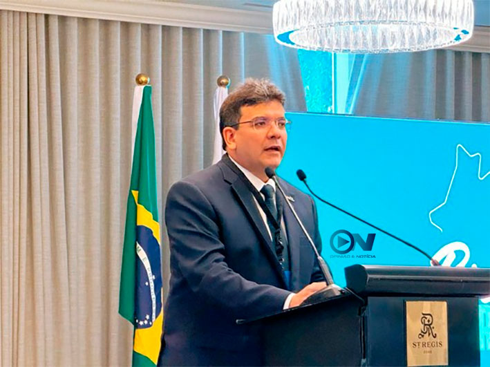 Rafael Fonteles vai às redes sociais e rebate fake news sobre ICMS na energia solar