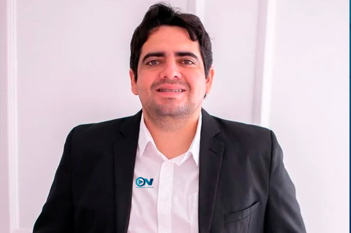Prefeito de Cajueiro da Praia é acionado na Justiça por supostas nomeações ilegais e pode ter bens bloqueados
