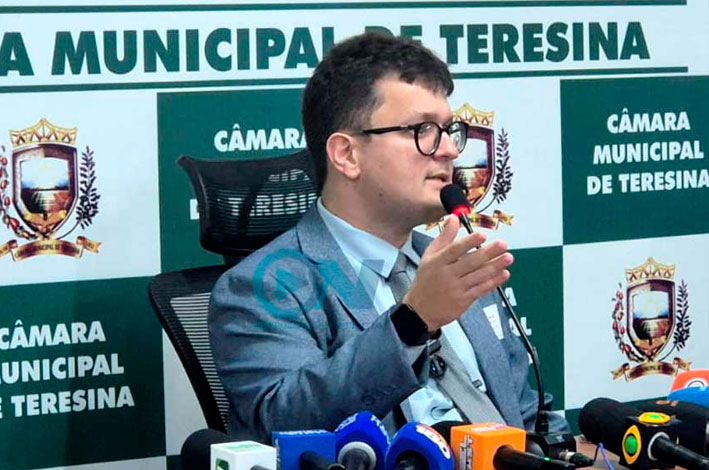 Vereador Petrus (PP) dobra aposta contra os flanelinhas e quer revogar lei já sancionada por Silvio Mendes a menos de um ano